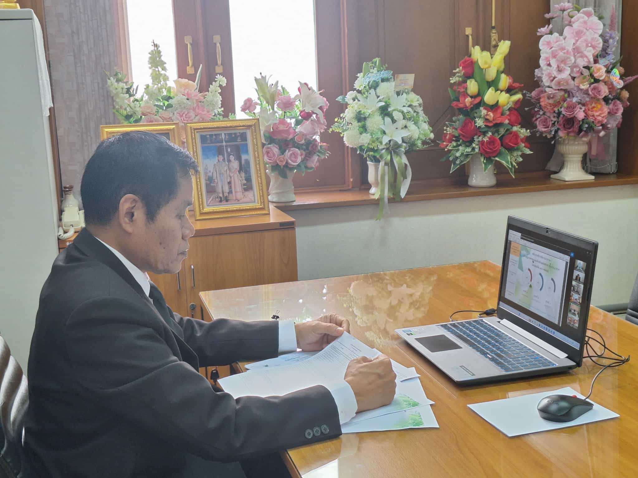 title - ผู้ตรวจราชการ ส.ป.ก. ร่วมประชุมคณะทำงานสรรหาปราชญ์เกษตรของแผ่นดินระดับเขต ประจำปี 2569 เขตตรวจราชการที่ 11 ผ่านระบบประชุมทางไกลออนไลน์ โดย Application Zoom Meeting